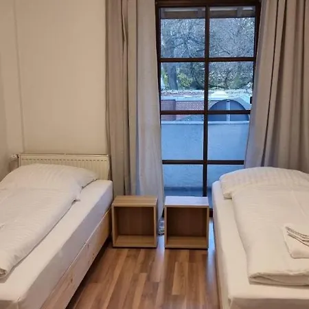 Tolstov House - 5 House With Terrace - 35 Min To Messe Dus Apartmán