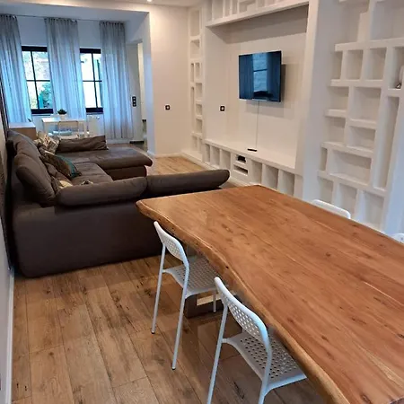 Tolstov House - 5 House With Terrace - 35 Min To Messe Dus Apartmán *