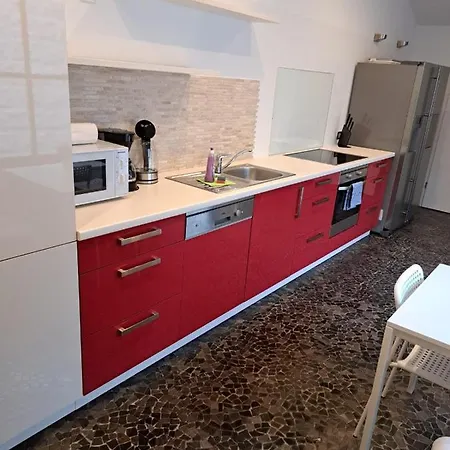 Tolstov House - 5 House With Terrace - 35 Min To Messe Dus Apartmán *