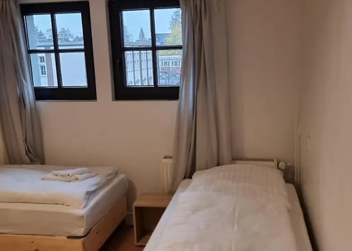 Tolstov House - 5 House With Terrace - 35 Min To Messe Dus 公寓