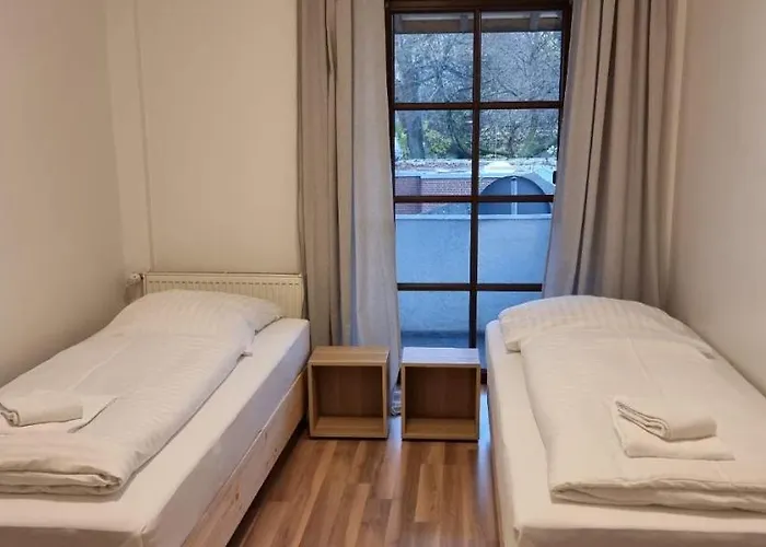 Tolstov House - 5 House With Terrace - 35 Min To Messe Dus 公寓