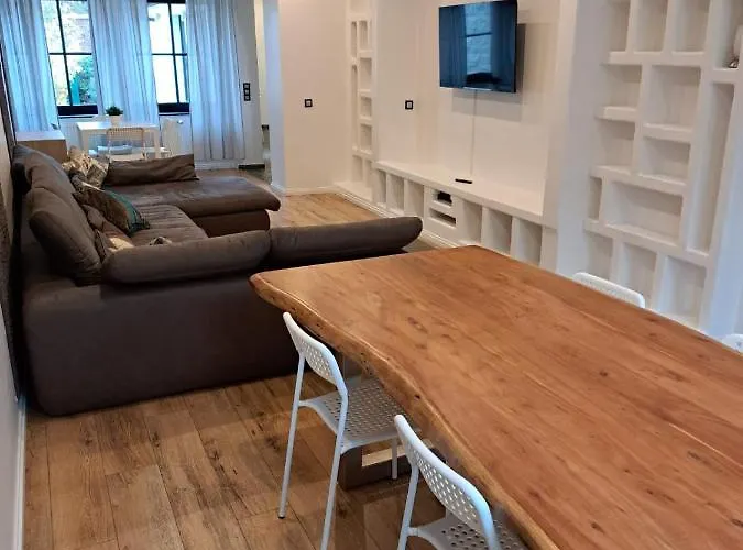 Tolstov House - 5 House With Terrace - 35 Min To Messe Dus 公寓 *